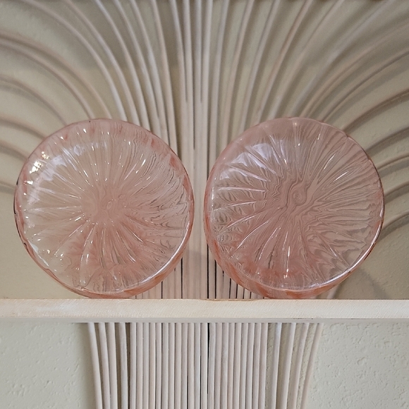 Source Unknown Pink Accent Vases Elegant Translucent Design - Picture 3 of 4